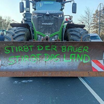 Bauern-drohen-mit-weiteren-Protesten-Lindner-bei-Demo-ausgebuht.jpg