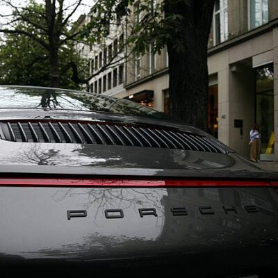 Porsche-legt-Bekenntnis-zur-Elektromobilitaet-ab.jpg
